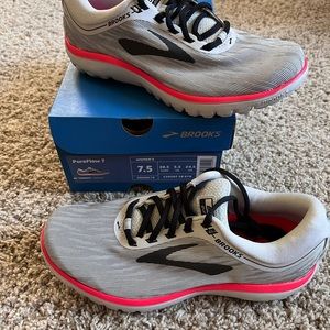 Brand new in box, Brooks Pure Flow 7 size 7.5